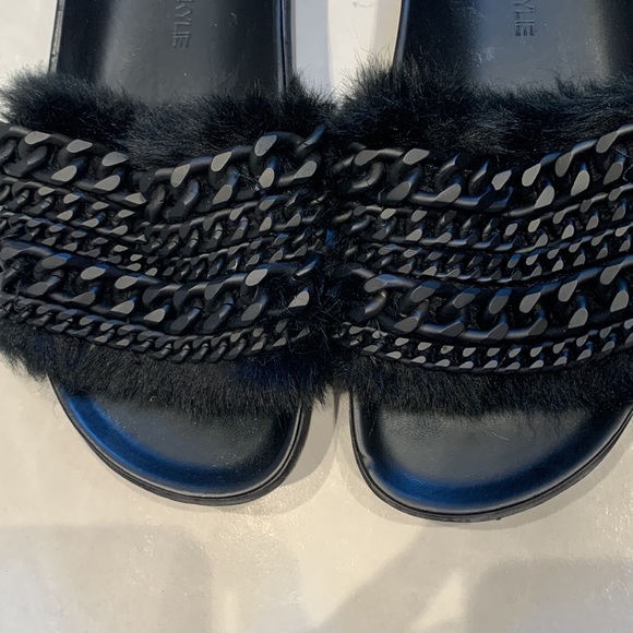 Kandall + Kylie slides black chains and synthetic fur size 5 - Picture 3 of 5